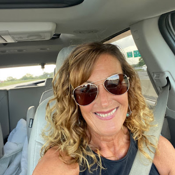 Meet the Posher Other - Meet your Posher, Amy